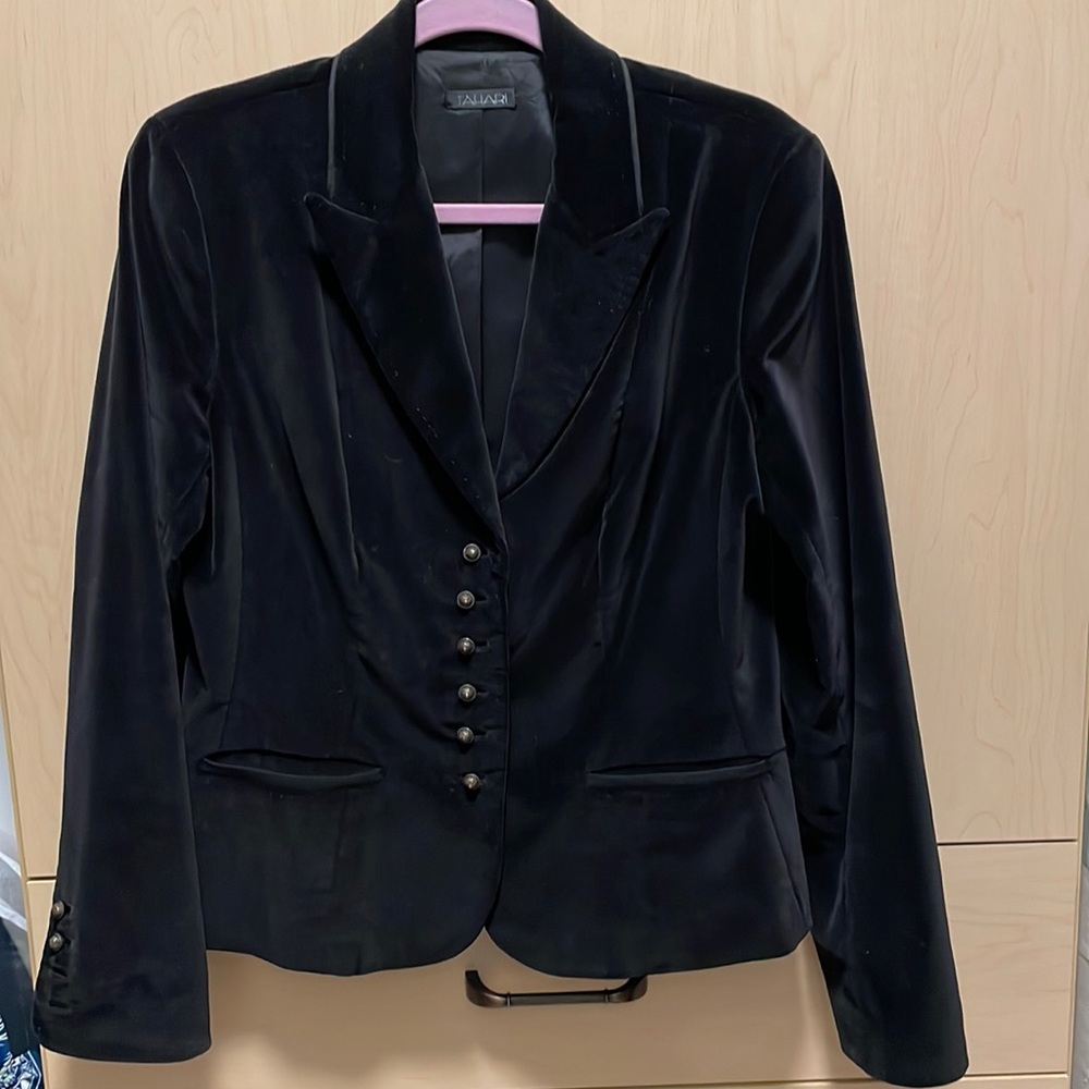 Tahari Black Velvet Blazer - Perfect For Holiday Outfits!